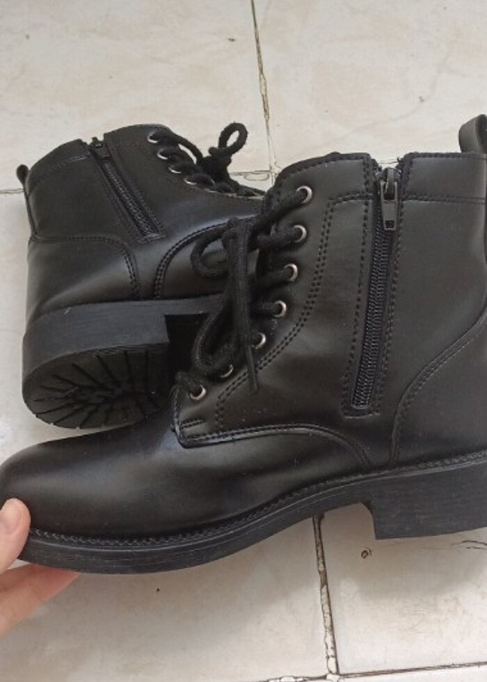 Siyah bot - Görsel 3