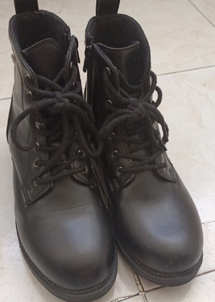 Siyah bot - Görsel 4