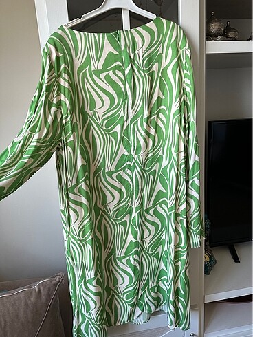 44 Beden yeşil Renk İpek saten kumaş elbise
