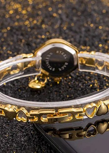 Swatch Charmlı Altın Renk Kadın Kol Saati
