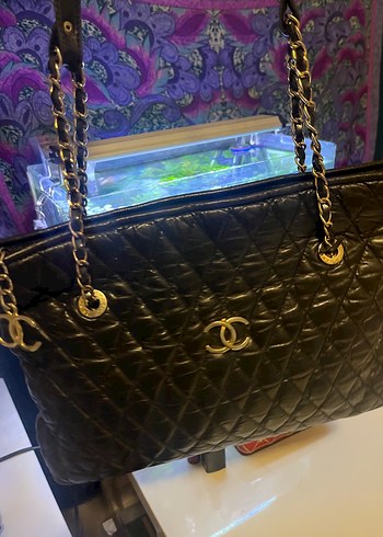 Chanel Siyah Kapitone Deri Omuz Cantasi