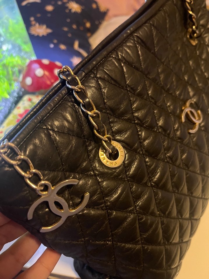 Chanel Siyah Kapitone Deri Omuz Çantası — görsel 2/4