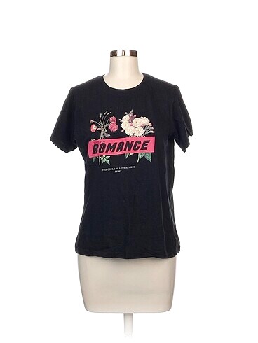 Stradivarius T-shirt %70 İndirimli.