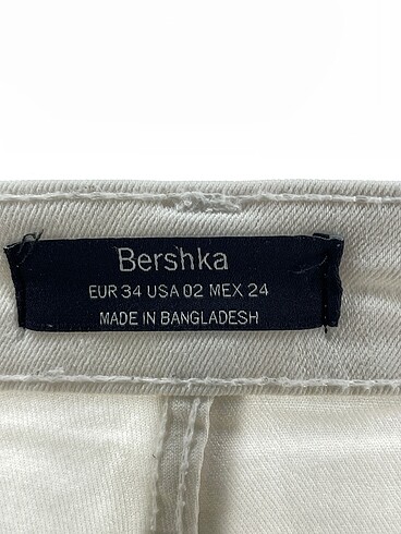 34 Beden beyaz Renk Bershka Jean / Kot %70 İndirimli.