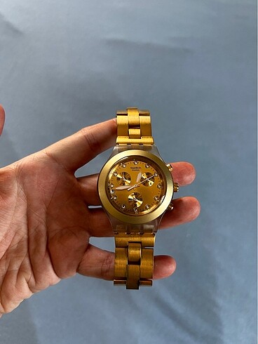 Swatch altın rengi saat