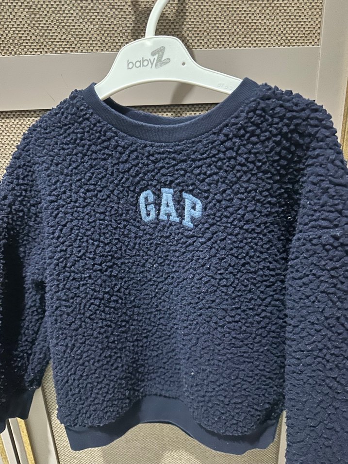 GAP Erkek Çocuk Lacivert Nakışlı Sweatshirt - Görsel 4