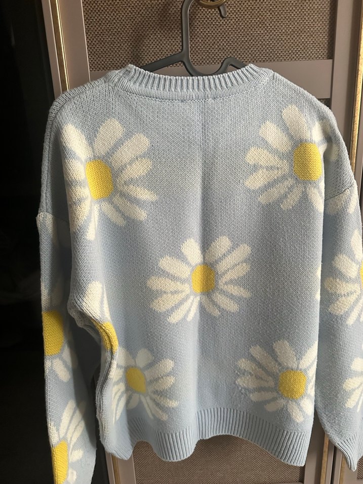 Gri Çiçek Desenli Örgü Kadın Kazak - Görsel 3