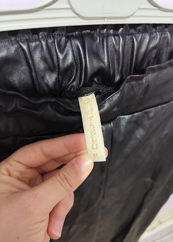 Siyah Deri Bol Kesim Midi Kadın Pantolon - Görsel 4