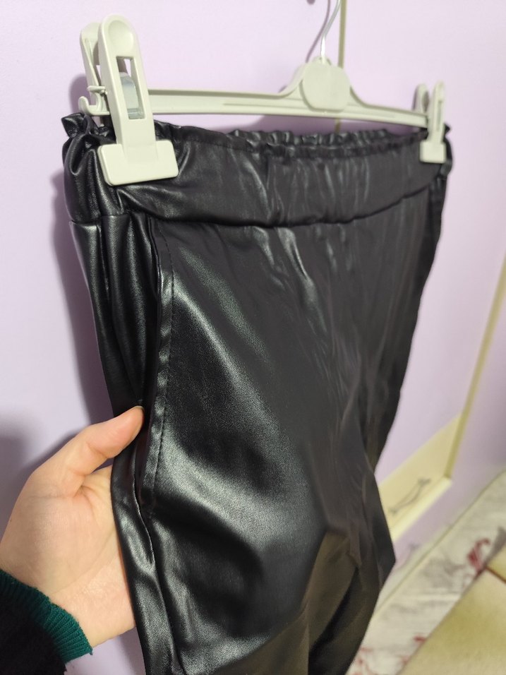 Siyah Deri Bol Kesim Midi Kadın Pantolon - Görsel 3