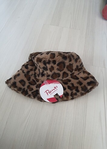 Penti bucket peluş leopar desenli sapka