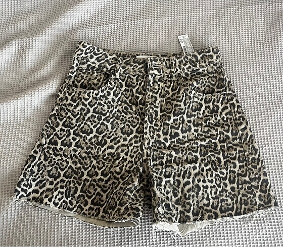 Stradivarius Şort leopar