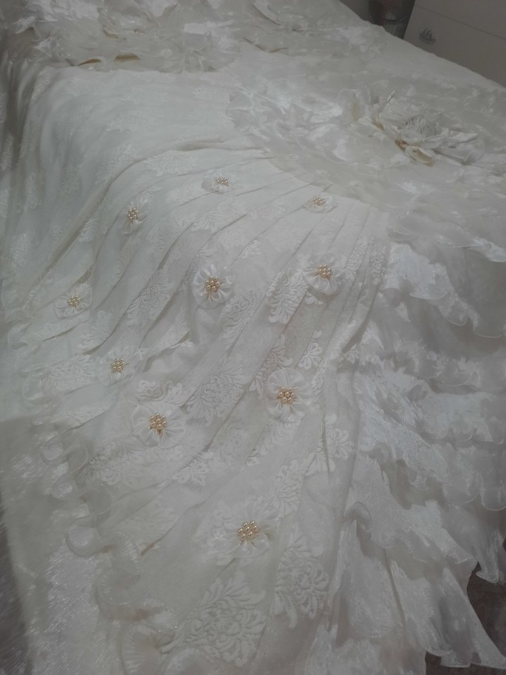 Nakışlı Beyaz Yatak Örtüsü - Görsel 3