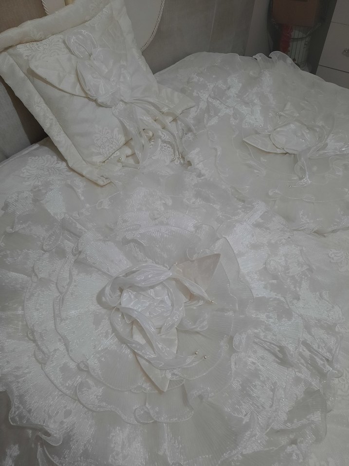 Nakışlı Beyaz Yatak Örtüsü - Görsel 4