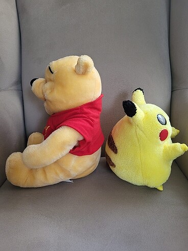 Beden Pikachu ve Poo oyuncaklar