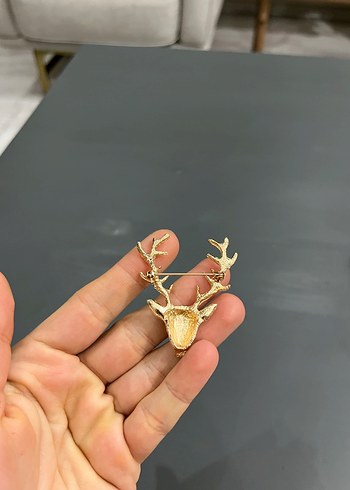 Altın Renkli Geyik Figürlü Broş - Görsel 3