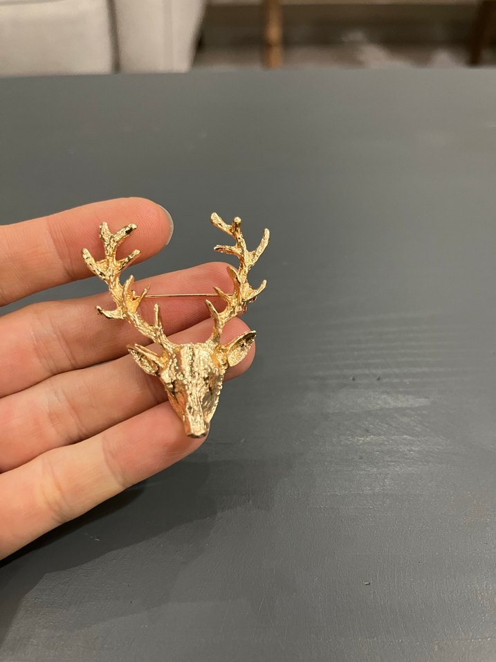 Altın Renkli Geyik Figürlü Broş - Görsel 2
