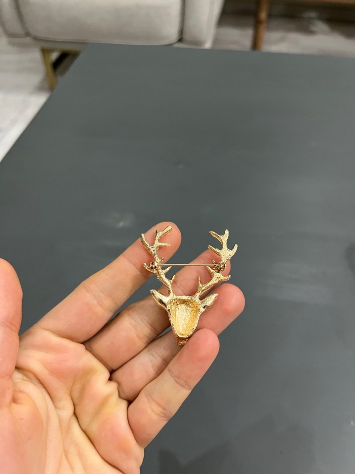 Altın Renkli Geyik Figürlü Broş - Görsel 3