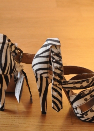 Mango Zebra Desenli Ayakkabı