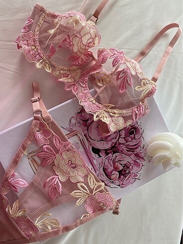 Victoria s Secret Pembe çiçekli Bralet takım ????