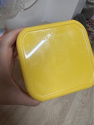 Beden sarı Renk Tupperware kare saklama kabı