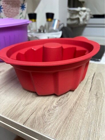 Tupperware kırmızı silikon kek kalıbı