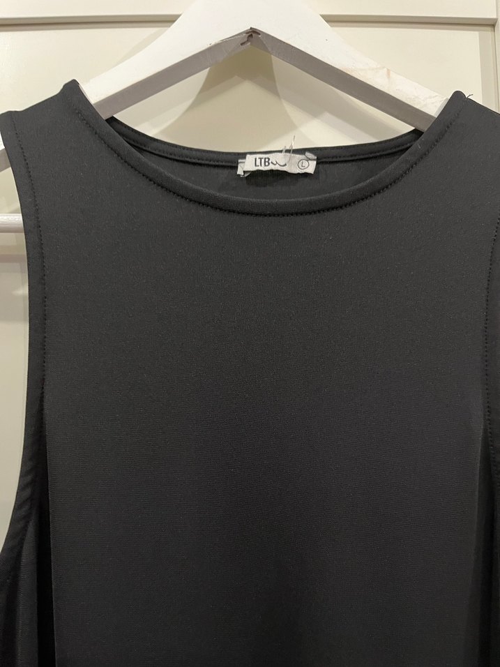 Siyah Uzun Kolsuz Yüksek Yakalı Elbise - Görsel 3