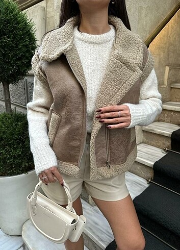 s Beden ten rengi Renk Mağaza ürünü S.M.L.XL ve 3 rengi mevcut.
