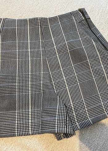 Gri Pileli Ekose Mini Şort - Görsel 2