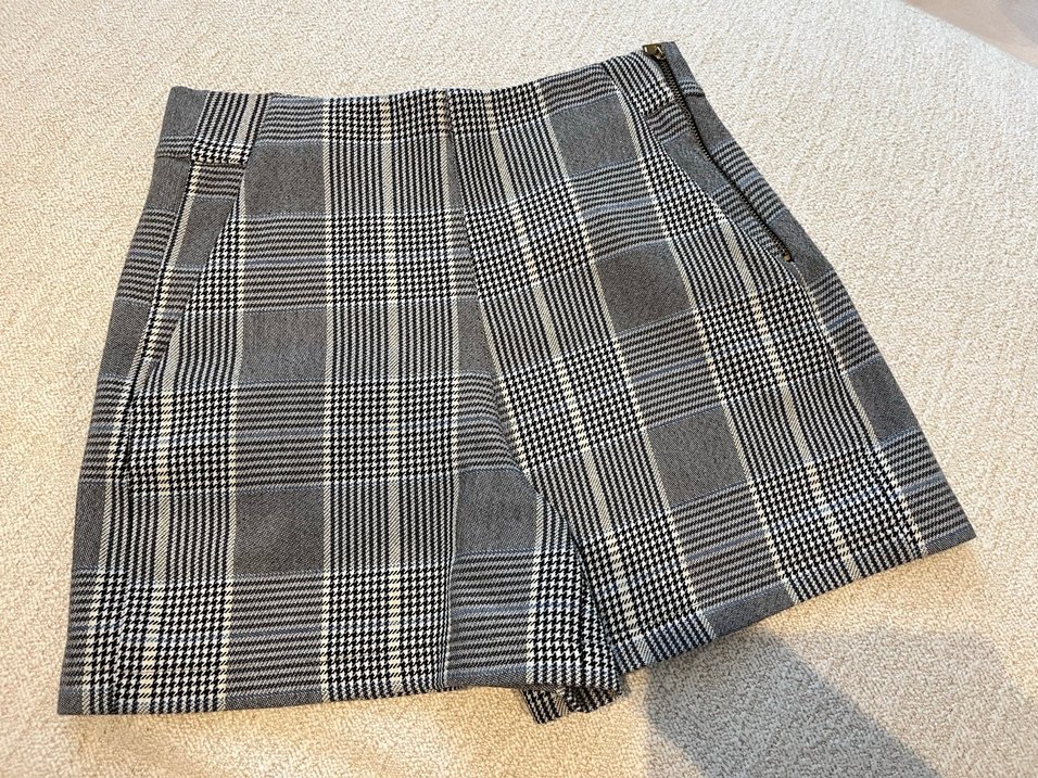 Gri Pileli Ekose Mini Şort - Görsel 2