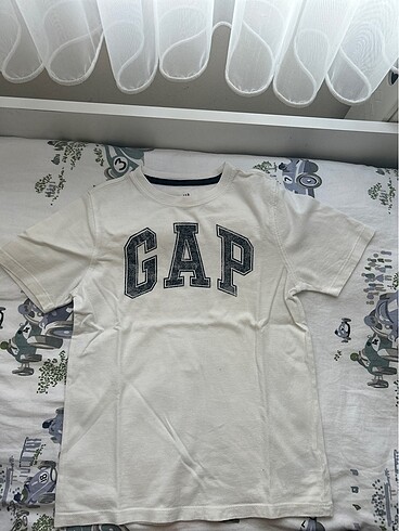 Gap beyaz erkek çocuş tişört