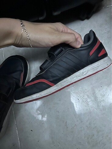 Adidas erkek spor ayakkabı 33 numara siyah