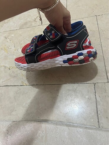 Skechers sandalet 35 numara yurtdışından geldi
