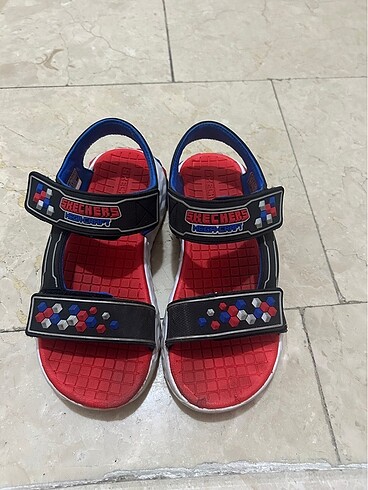 35 Beden lacivert Renk Skechers sandalet 35 numara yurtdışından geldi