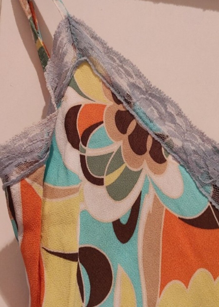 Kombinezon astarlı renkli şifon elbise - Görsel 3