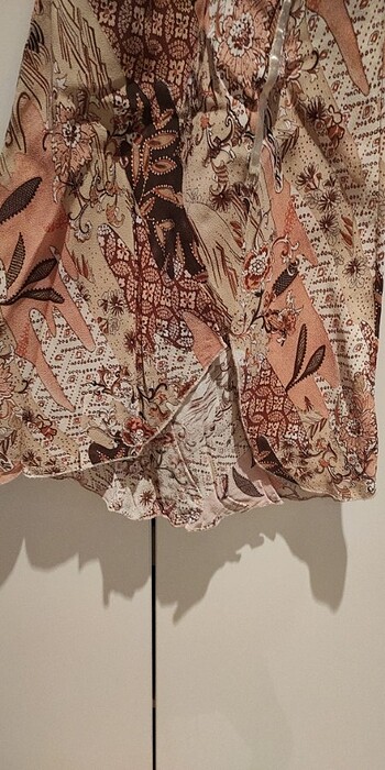 Şifon yırtmaçlı ve sırt dekolteli elbise - Görsel 2