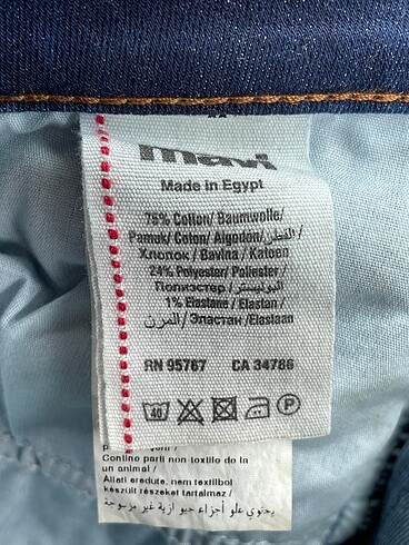 26 Beden çeşitli Renk Mavi Jeans Bermuda / Kapri %70 İndirimli.
