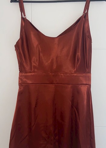 Saten Görünümlü Kahverengi V Yakalı Mini Elbise - Görsel 3
