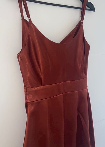 Saten Görünümlü Kahverengi V Yakalı Mini Elbise - Görsel 2