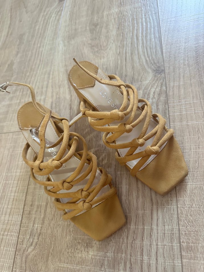 Bej Süet Dolgu Topuklu Bağcıklı Kadın Sandalet - Görsel 3