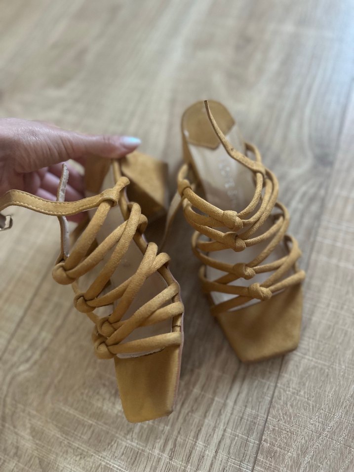 Bej Süet Dolgu Topuklu Bağcıklı Kadın Sandalet - Görsel 2