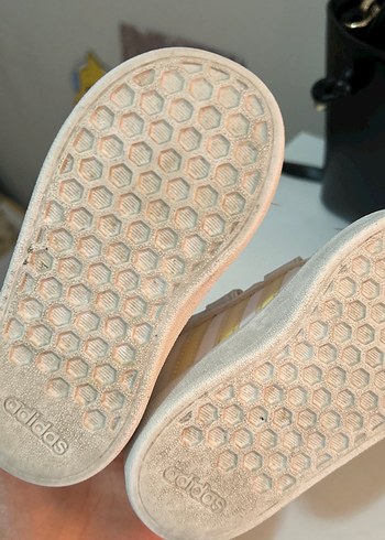 21 Beden beyaz Renk Kız Çocuk Beyaz Adidas Spor Ayakkabı 21 numara