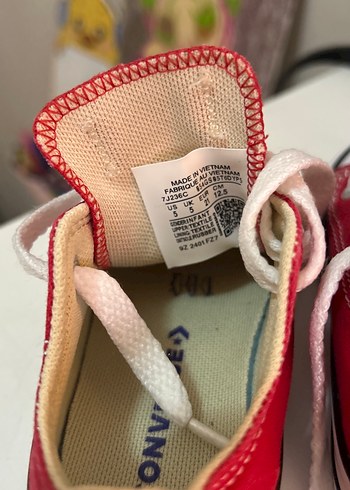 21 Beden kırmızı Renk Kız Çocuk Kırmızı Converse Sneakers