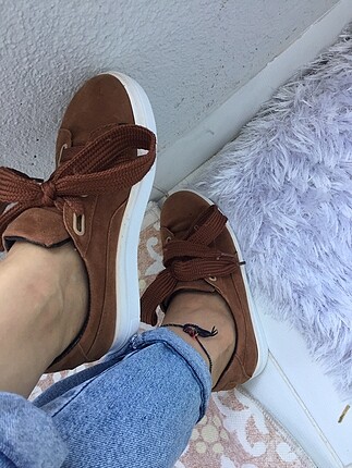 Kahverengi ayakkabı