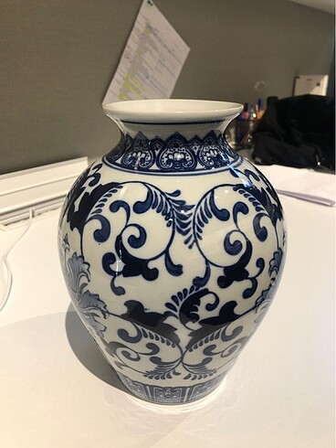 mavi desenli beyaz Vazo