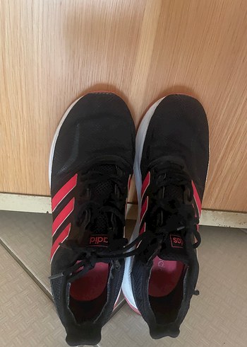 38 Beden Adidas Siyah Kırmızı Koşu Ayakkabısı