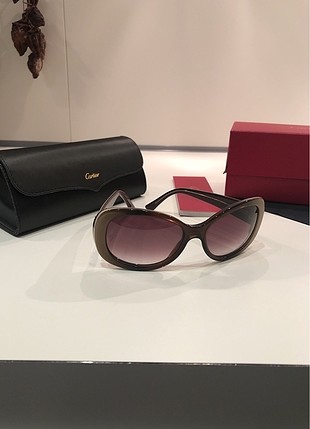 universal Beden Cartier orjinal kutuda tum dokumantasyonu ile caminda Cartier lo