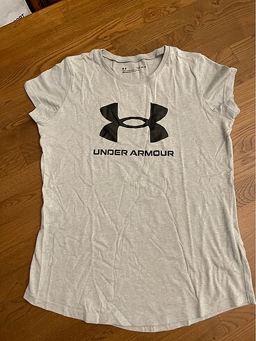 Under Armour gri tshirt