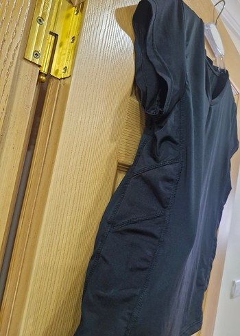 Siyah V Yaka Kısa Kollu Kadın Tişört - Görsel 2