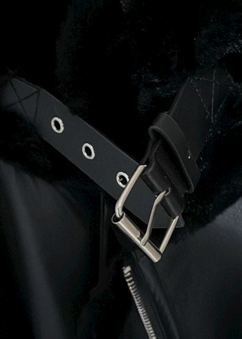 Stradivarius Kürk yakalı Siyah Deri biker Ceket - Görsel 4