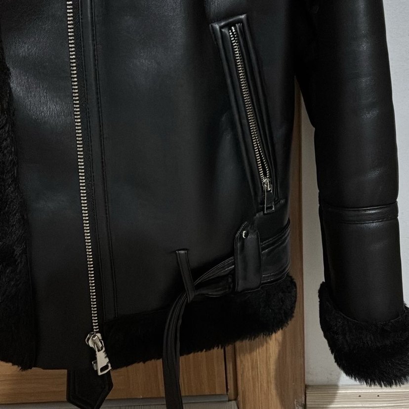 Stradivarius Kürk yakalı Siyah Deri biker Ceket - Görsel 5